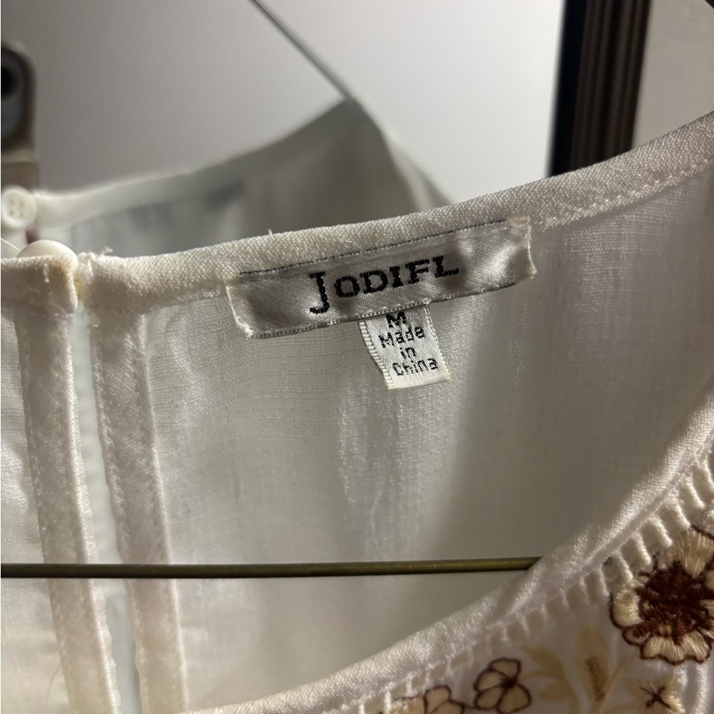 JODIFL medium white short sleeve top with brown embroidery, roomy and cute! - Picture 3 of 4